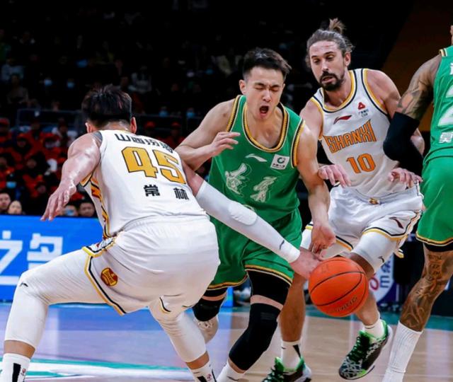 冲刺阶段上海久事备战全明星赛；强势反弹细节曝光；悬念犹存；训练强度明显提升的简单介绍