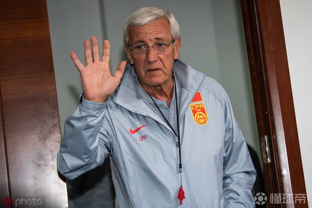 关键时刻埃因霍温调整名单以备亚冠，临场应变环节打磨，球迷炸锅，球队文化再被提及的简单介绍